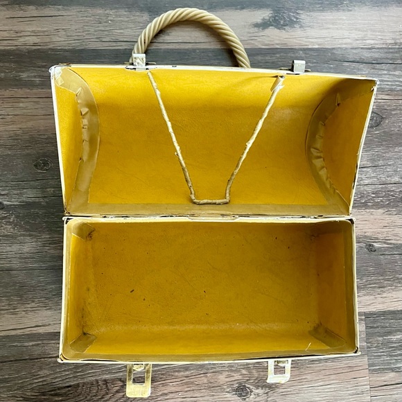 Vintage Decoupage Metal Lunchbox Purse Handbag Yellow Astrology Aquarius 1970 - Picture 9 of 11